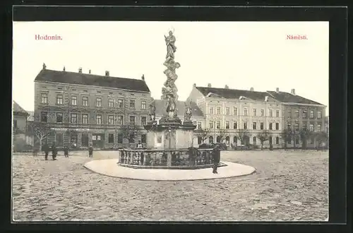 AK Göding / Hodonin, Námestí, Pomnik