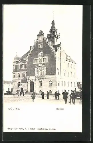 AK Göding / Hodonin, Rathaus an belebtem Vorplatz