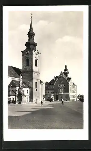 AK Göding / Hodonin, Kostel a radnice