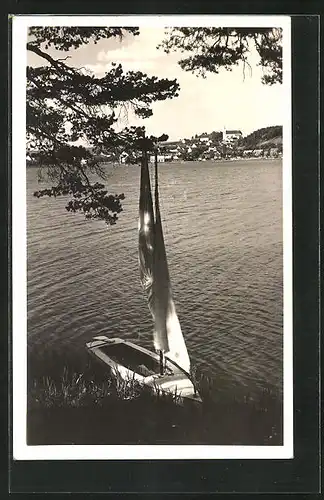 AK Jedovnice Mor. Kras., Segelboot im Schatten der Bäume