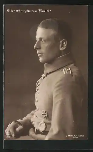 AK Fliegerhauptmann Boelcke in Uniform mit Orden