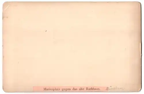 Fotografie G. Stuffler, München, Ansicht München, Marienplatz gegen das alte Rathaus, Ladengeschäft A. Grimm