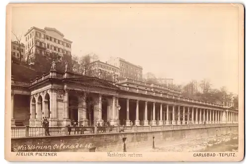 Fotografie Atelier Pietzner, Carlsbad, Ansicht Karlsbad / Karlovy Vary, Mühlbrunn Colonade