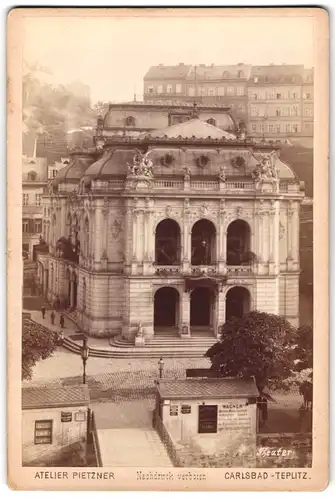 Fotografie Atelier Pietzner, Carlsbad, Ansicht Karlsbad / Karlovy Vary, Partie am Theater