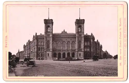 Fotografie Römmler & Joans, Dresden, Ansicht Berlin-Moabit, neuer Justizpalast mit Pferdebahn