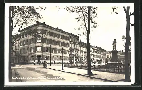 AK Zwickau i. Sa., Rathenau-Platz mit Geschäften u. Bismarck-Denkmal