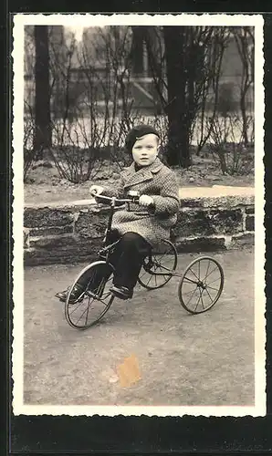 AK Junge fährt mit seinem Dreirad, Spielzeug
