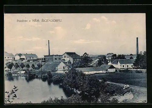 AK Nem. Sicndorf, Partie am Teichufer, Blick auf die Fabrikanlagen