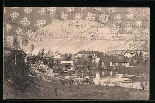 AK Nem. Brod, Partie am Flussufer, Blick zur Brücke vor der Ortschaft