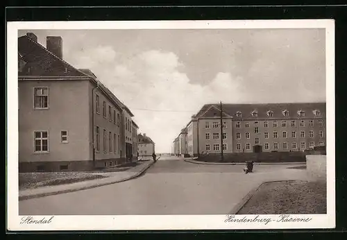 AK Stendal, Strasse an der Hindenburg-Kaserne