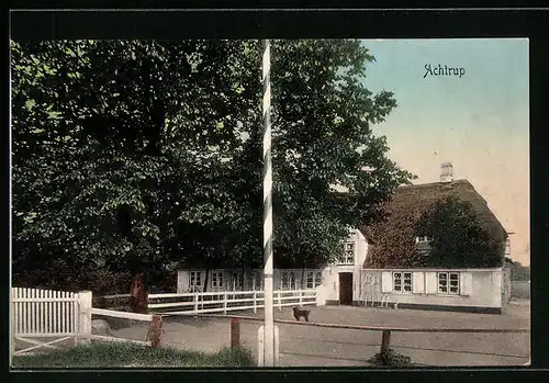 AK Achtrup, vor einem einheimischen Wohnhaus