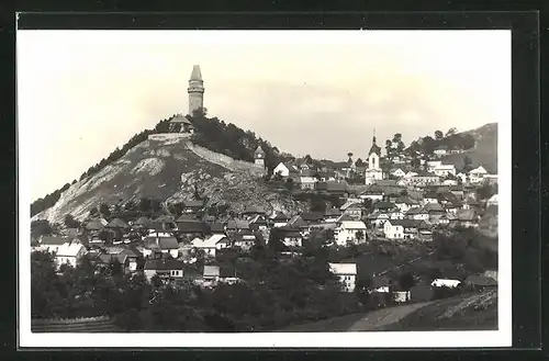 AK Stramberk, Gesamtansicht der Stadt, Blick hinauf zum Turm der Burgruine