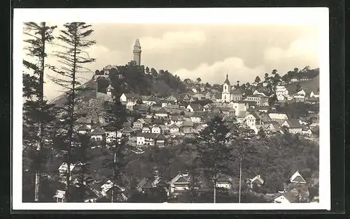 AK Stramberk, Stadttotale vom Waldrand aus, Blick zum Turm der Burgruine