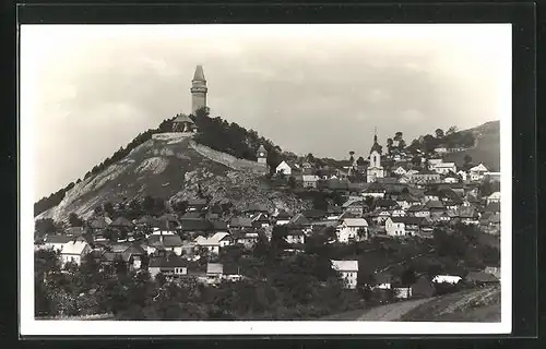 AK Stramberk, Generalansicht der Stadt, Blick hinauf zum Turm der Burgruine