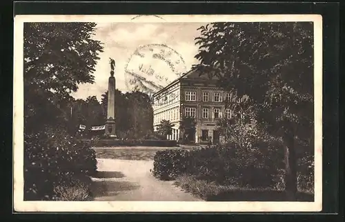 AK Znaim a. Thaya, Monument auf dem Komensky-Platz