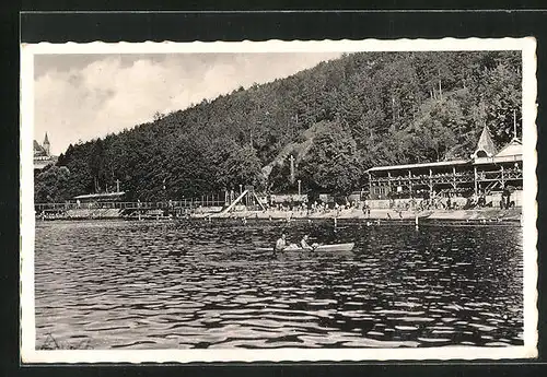 AK Znaim a. Thaya, Badegäste am Ufer der Niederdonau