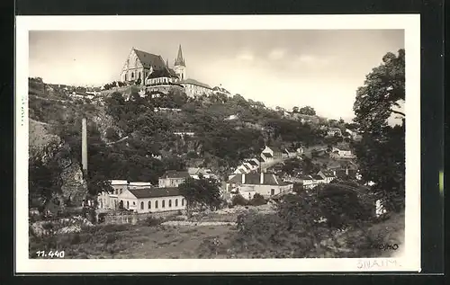 AK Znojmo, Stadtansicht mit Blick hinauf zur St. Nikolauskirche