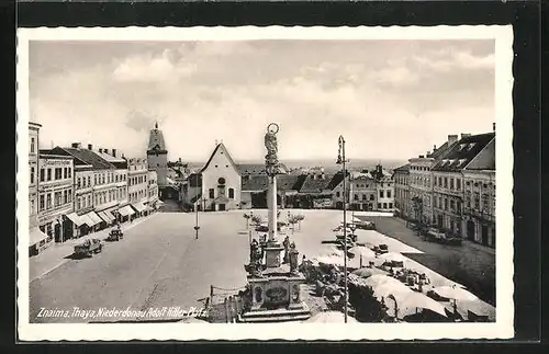 AK Znaim a. Thaya, am Monument auf dem  Platz