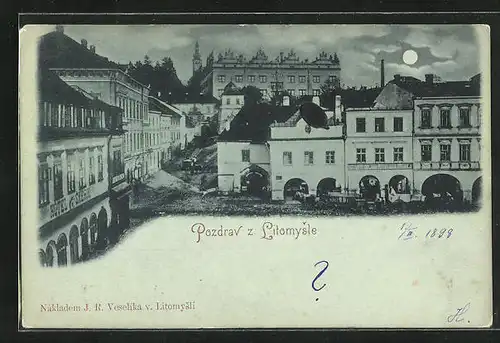 Mondschein-AK Leitomischl / Litomysl, Häuserzeile auf dem Marktplatz, Blick zum Schloss