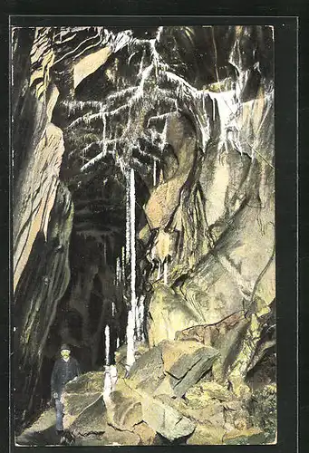 AK Rübeland im Harz, Wanderer an der 8000 jährigen Säule