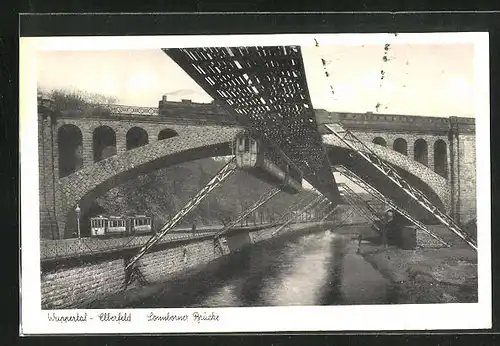 AK Wuppertal, Elberfeld, an der Schwebebahn unter der Sonnborner Brücke, die Strassenbahn unterwegs