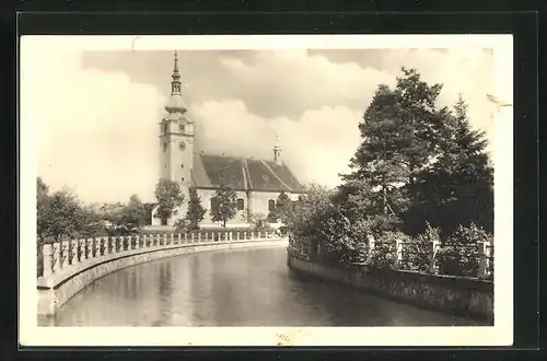 AK Hulín, Flusspartie, Blick zur Kirche