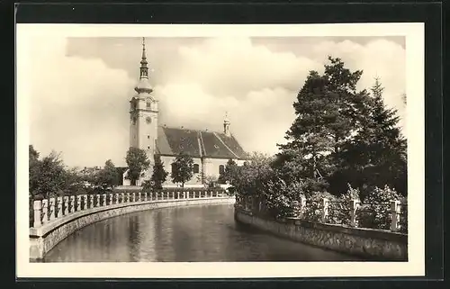 AK Hulín, Flusspartie, Blick zur Kirche