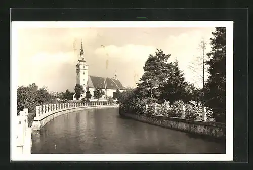 AK Hulín, Ortspartie mit Fluss und Kirche