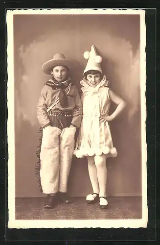 AK Junge und Mädchen verkleiden sich zum Fasching als Cowboy und Harlekin