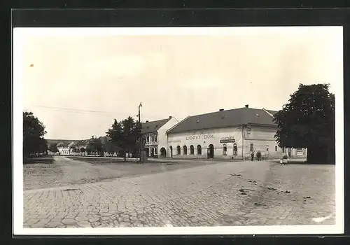 AK Nemcice nad Hanou, Námestí