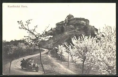 AK Kunetice, Blick zur Burg