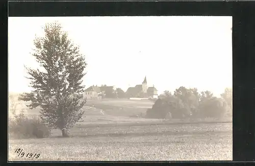 AK Jenisovice, Blick zur Kirche