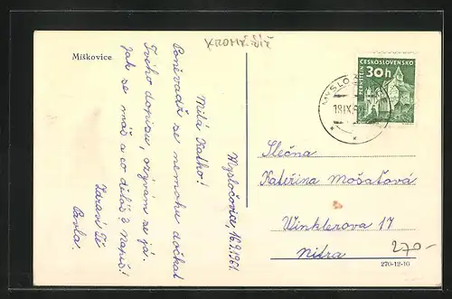 AK Mískovice, Strassenpartie, Blick zur Kirche