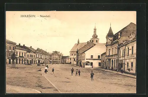 AK Holesov, Námestí
