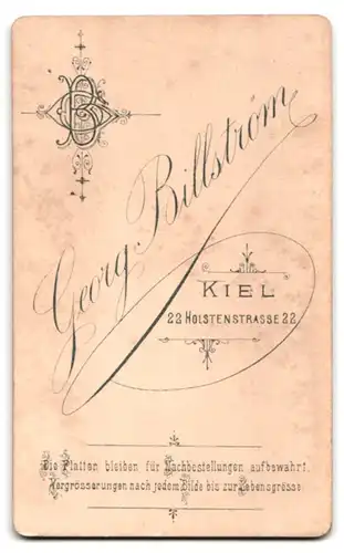 Fotografie Georg Billström, Kiel, Holstenstrasse 22, Portrait junge Dame im hübschen Kleid