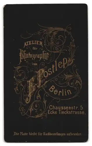 Fotografie E. Postlep, Berlin, Chausseestrasse 5 Ecke Tieckstrasse, Portrait eleganter Herr mit Zwirbelbart