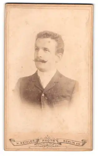 Fotografie Z. Zeidler, Berlin-SW, Jerusalemerstrasse 59, Portrait bürgerlicher Herr mit Moustache