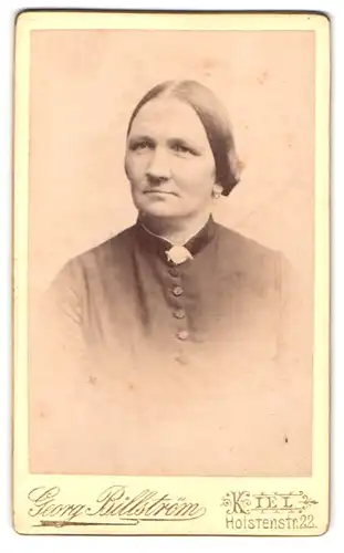 Fotografie Georg Billström, Kiel, Hostenstrasse 22, Portrait bürgerliche Dame mit moderner Frisur