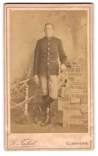 Fotografie G. Techel, Elmshorn, Mühlenstrasse 12, Portrait Soldat in Uniform
