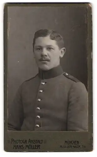 Fotografie Hans Möller, München, Augustenstrasse 75, Portrait Soldat in Uniform mit Oberlippenbart