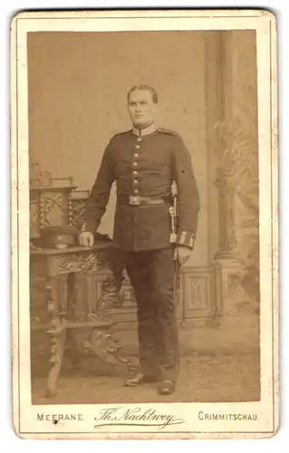 Fotografie Th. Nachtwey, Crimmitschau, Soldat in Uniform mit Bajonett und Portepee