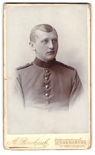 Fotografie A. Brockesch, Regensburg, Zur schönen Gelegenheit, Portrait Junger Soldat des Rgt. 5