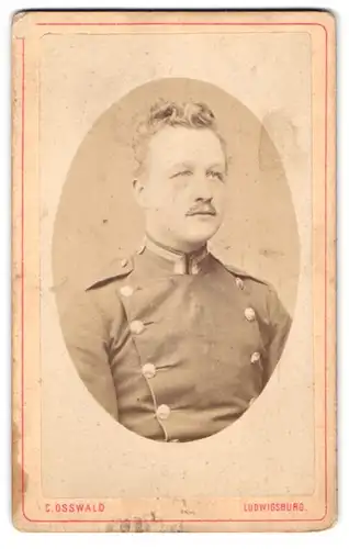 Fotografie C. Osswald, Ludwigsburg, Fasanenstrasse 35, Uffz. mit Moustache in Uniform, Portrait