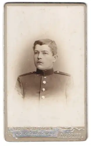 Fotografie J. Reichling, Augsburg, Innere Uferstrasse 3, Portrait junger Soldat in Uniform