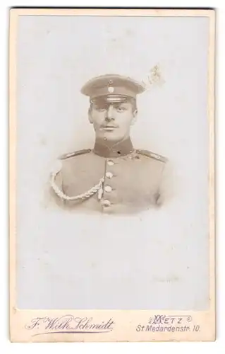 Fotografie F. Wilhelm Schmidt, Metz, St. Medardenstrasse 10, Portrait Soldat in Uniform Rgt. 8 mit Schützenschnur
