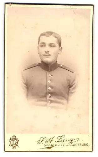 Fotografie F. A. Lang, Augsburg, Morellstrasse 27, Portrait junger Soldat mit Oberlippenbart