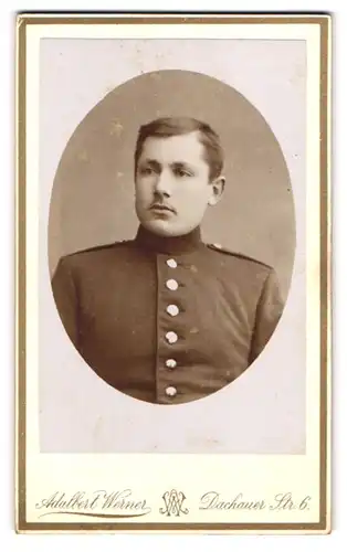 Fotografie Adalbert Werner, München, Dachauer Strasse 6, Portrait Junger Soldat in Uniform
