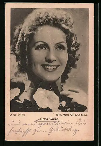 AK Schauspielerin Greta Garbo mit lächelndem Gesicht