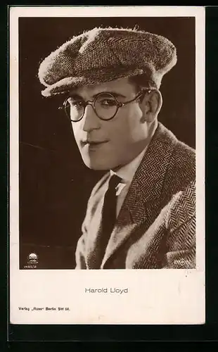 AK Schauspieler Harold Lloyd im Anzug mit Brille