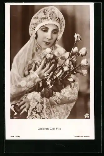 AK Schauspielerin Dolores Del Rio mit Bouquet